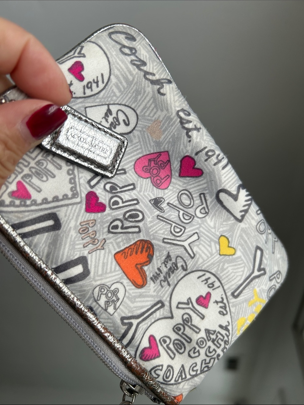 Adorable Poppy Coach Y2K wristlet - Picture 5 of 8